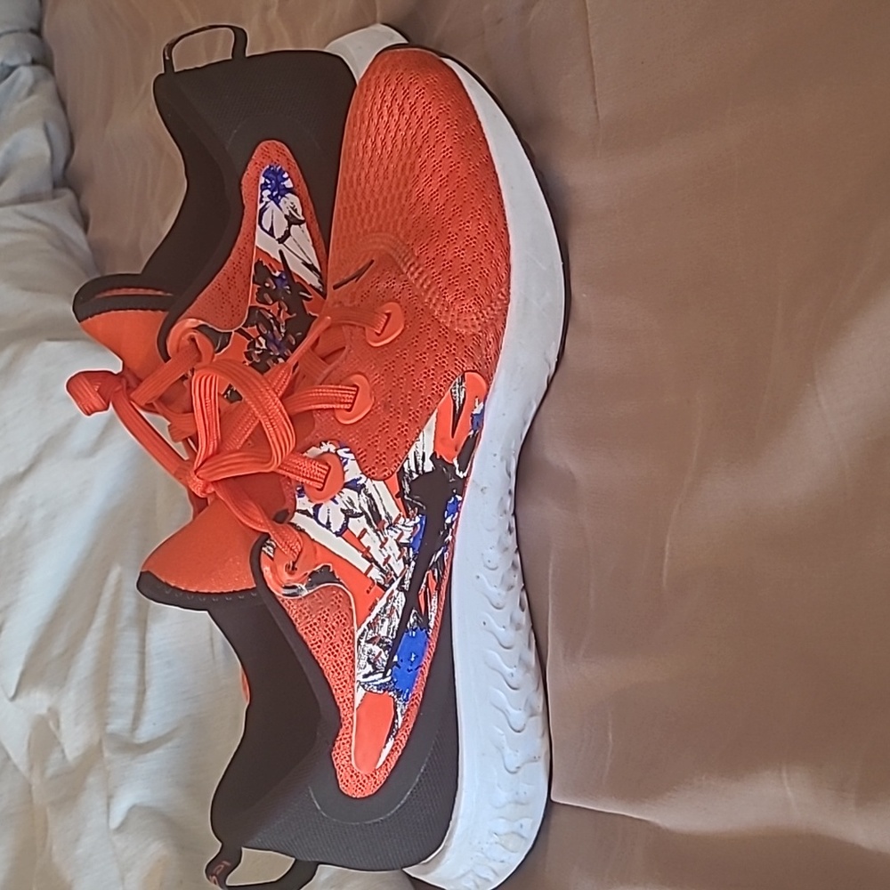 Running shoes - Picture 4 of 8